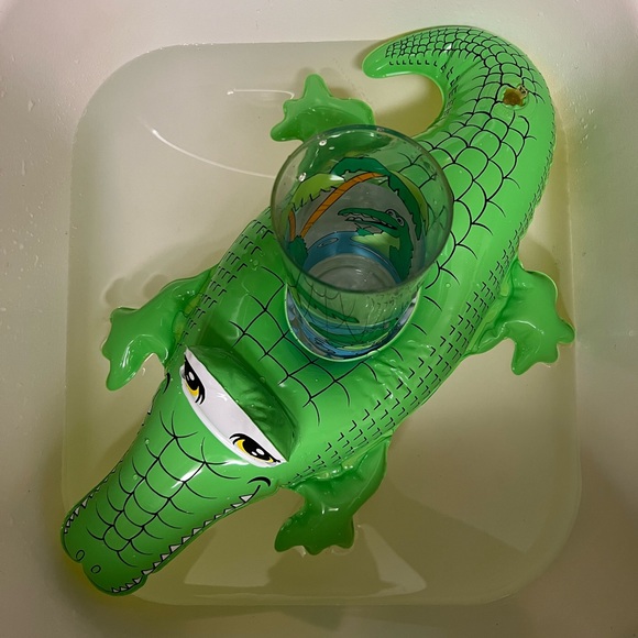 Vintage 1970’s Inflatable Alligator Drinks Caddy, Tumbler Glass, Pool Accessorie - Picture 5 of 9